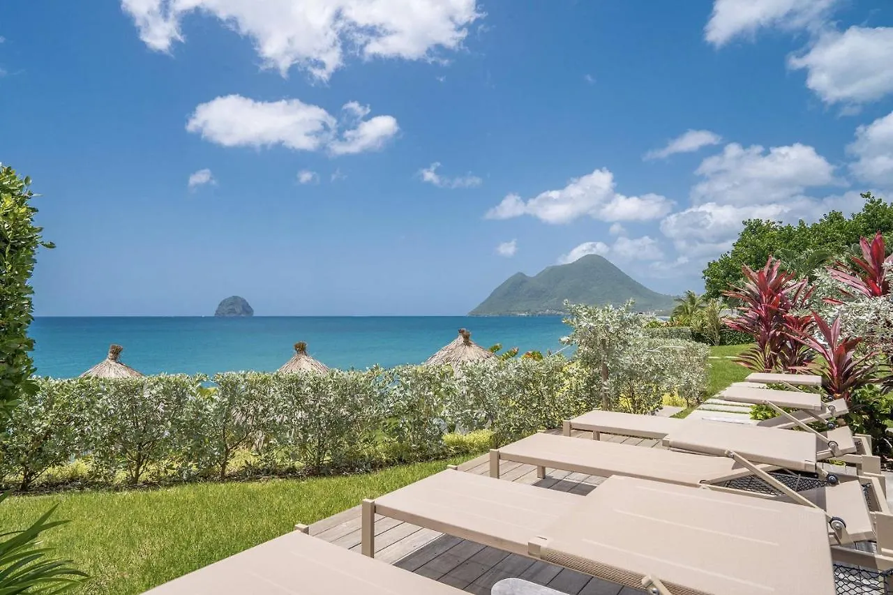 Villa Diamond Rock: Luxe Beachfront Villa with Pool and Stunning Diamond Rock Views Le Diamant